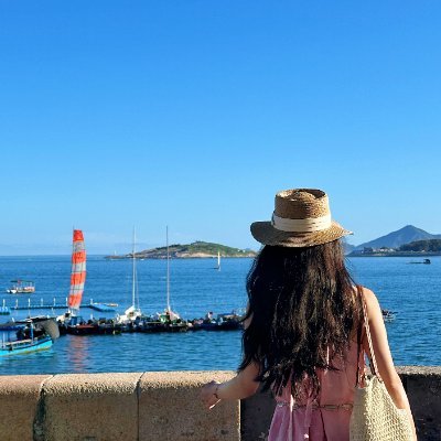 Tuanconylly's profile picture. llustrator 🎨| Cat mom | Cozy-core enthusiast
I paint emotions, sip herbal tea, and believe every home needs fairy lights.