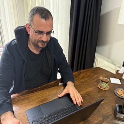 mselcukoter's profile picture. Yemek tutkunu, Eğitim Koçu, Eğitim Yöneticisi, Beşiktaşlı bir Matematik Öğretmeni. 🦅 YouTube/ Birtakım İçerikler Kurucusu