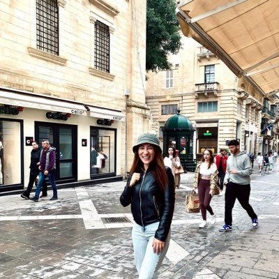 “ekmekten, gömlekten önce aşk ve sevinç doldurmuşuz koynumuza”