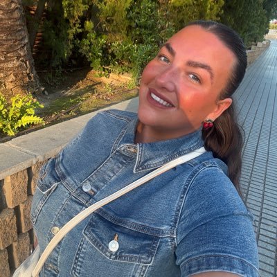 • Fill your life with experiences so you always have a great story to tell💫🌎