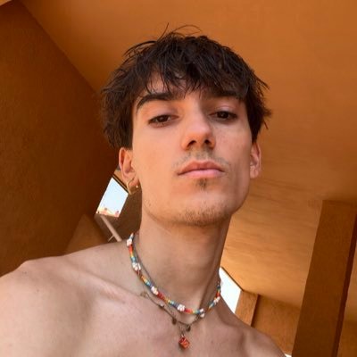 primera planta gays, segunda planta lesbianas, y tercera planta golfa 🔅 @vertederodetoto