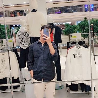 visualvibes21's profile picture. 
