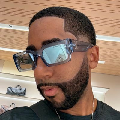 Vernonred10's profile picture. Comparto el conocimiento oculto que la élite no quiere que sepas, pero que te lo revelo.