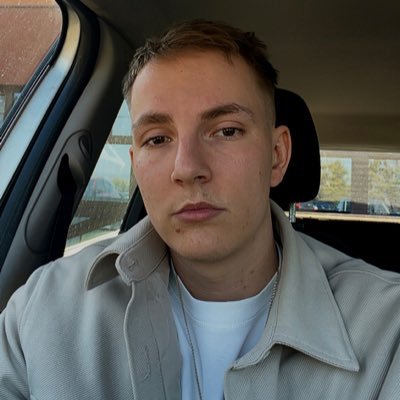 pechyy7's profile picture. 