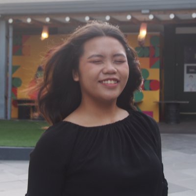 rhieun's profile picture. let all that you do be done in love 🌻