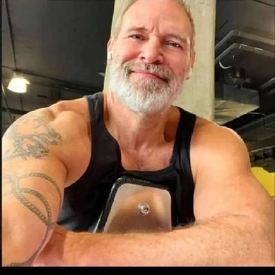 hello I'm looking for a serious relationship woman over here I'm honest man