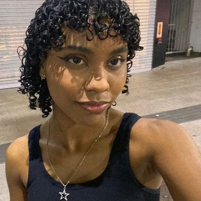 Eu podia ficar lento, só, perdido
Mas é que solto eu fico muito mais bonito
𝓔𝓵𝓪|𝓔𝓵ℯ🐺🏹⚓⭐🪐