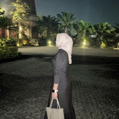 bizziebiddie's profile picture. this user is pretty 24/7