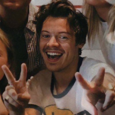 🇧🇷 +18 | swiftie/OT5 - reader | harry’s tattoos and hughliz are my personality - multi fandom - biggest leyton shipper - pathological people pleaser