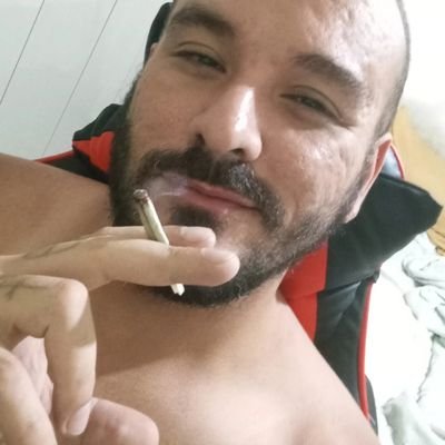 MaverickSwed's profile picture. Por que metade de mim é fumaça e a outra metade já subiu pra cuca ...