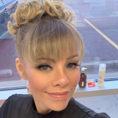 Cianhparker's profile picture. A life Marinated in the Beauty & Tech industry. Believer of ethical AI. Mental Health & advocate. Proud 🇨🇦 IMAGINATION WILL SAVE IS ALL! ✨