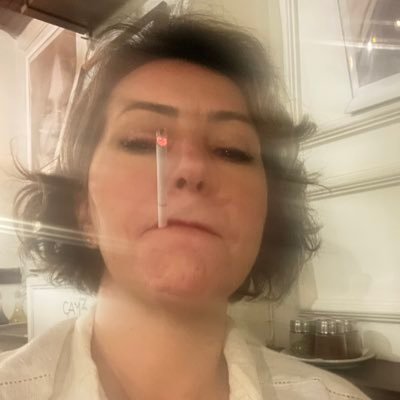 aisekadin's profile picture. ✌️☮️