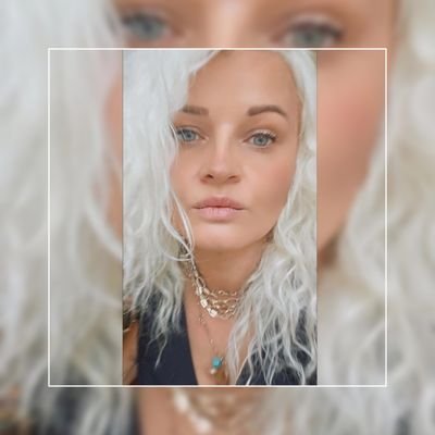Lieber stehend sterben als kniend leben
Doores Ibarruri
#atheisten #fenerist #feminist
Viyana Fenerbahçeliler Derneği