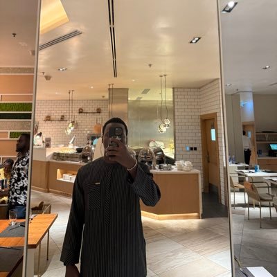 I'm not lucky, i'm blessed🙏🏻 | You own your happiness🤗 | MANCHESTER UNITED❤️ | GOLDEN STATE WARRIORS💙💛 | Old acct @adeyemniyi got suspended😞