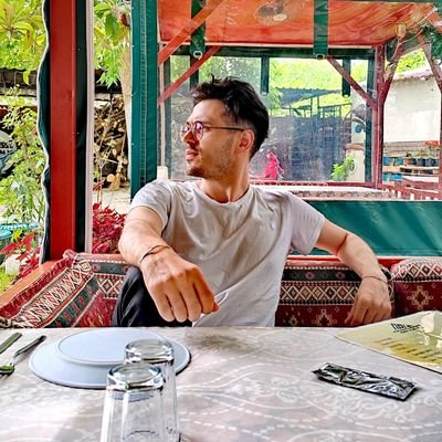 KonradPerfekt's profile picture. mersin üniversitesi ilahiyat fakültesi'nde araştırma görevlisi. Melankoli hastası.

-all fresh air in the world wont make any fucking difference.