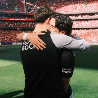 Directioner
.multifandom.
goodbyes are bittersweet, but it's not the end, I'll see your face again 🕊️🤍