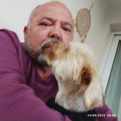 erhanhoca33's profile picture. hayvan sever insan haklarına saygılı öylesine bir insan ✌️✌️