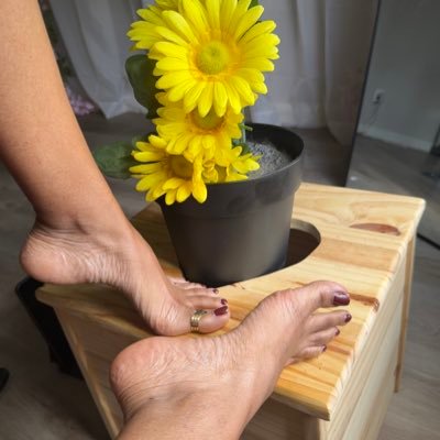 • Pretty feet & expensive taste🤭 • Spoiled. Custom Content ✨👣🍑 size 7 • Cashapp : bambixoxo111❤️ • serious buyers only 😘