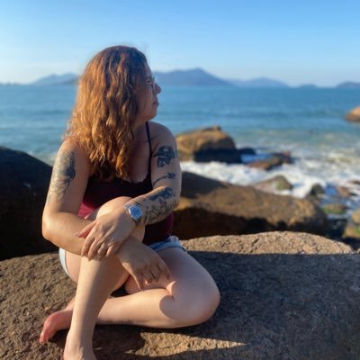 o segredo, é cercar-se de pessoas que façam sorrir teu coração. E então, só então encontrará o país das maravilhas (chapeleiro maluco)