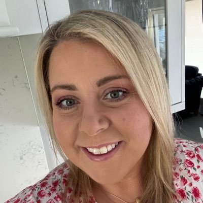 Clinical specialist physiotherapist working in orthopaedics. Interest in Hip Fractures, Scoliosis and Acute Msk Complaints.😊