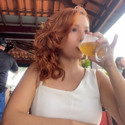 téc. em cervejaria e apaixonada pelo Sport Club do Recife.