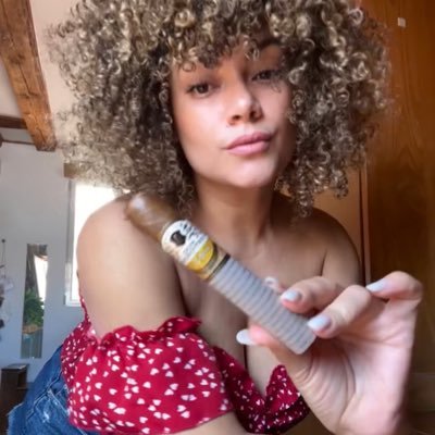 KarenBerge90461's profile picture. A Cigar lady and a Distributor🏷️ Dm is open only cigar deals 🥰 Order from me and enjoy my company💋 Nothing for🔞