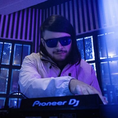 Hola! soy Alan (ARZUS) tengo 21 años y soy Dj productor de algunos subgéneros del bass como el Future Riddim, Dubstep, House etc.