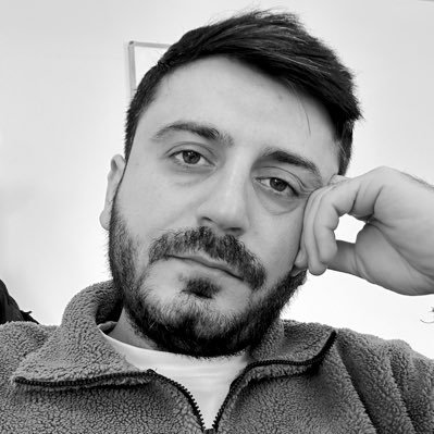 Görmeyelden yüzünü ben ki nigârim, sensedim... Âh u zâr ile geçer bu rûzgârim sensedim…