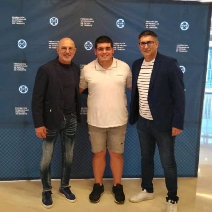 Entrenador de fútbol UEFA C
Coordinador de fútbol base
Analista Táctico, fisioterapia, preparación física y nutrición deportiva @afecfa