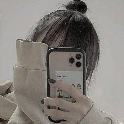 Dgb5au6EPq99486's profile picture. 仕事辞めたい…と思っていた20代OLが、勇気を出してスマホ副業を始めました📱月5万円のプラス収入ができてから、少しずつ心に余裕が✨今は将来への不安よりもワクワクが増えた毎日🌸初心者さん向けにスマホ副業情報を発信しています！
