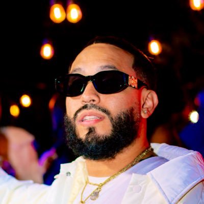 im2cozy_'s profile picture. “About Time” Out now !!