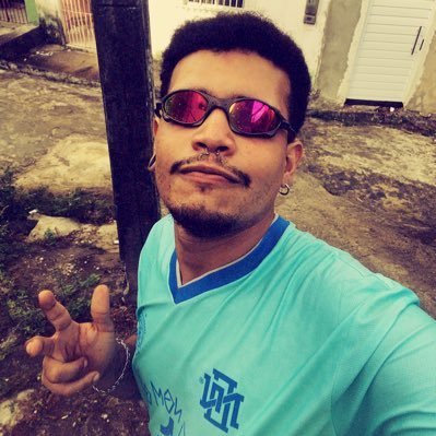 rbrtnh's profile picture. Water, skin, bones, blood.