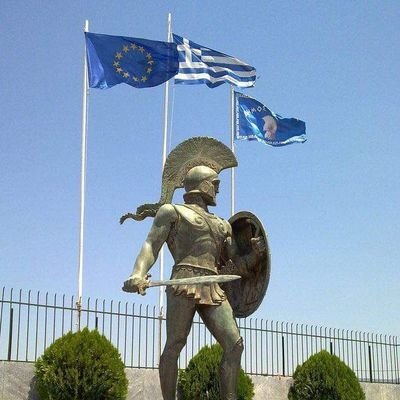 Η Ελλάδα έχει τόσο κεντρική τράπεζα όσο και πολυάριθμες εμπορικές τράπεζες. Η κεντρική τράπεζα είναι η Τράπεζα της Ελλάδος, ενώ οι μεγάλες εμπορικές τράπεζες πε