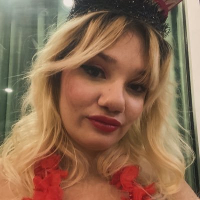 TootsieNoodles9's profile picture. Tortured Poet