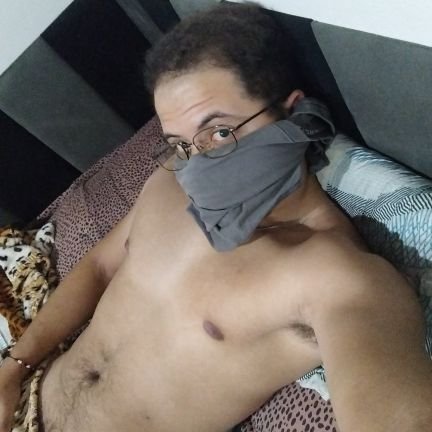 24y, bi atv (bi male top🇧🇷) minors denied🔞, aqui pra trocar de vez em quando. N troco com menores e nem mando rosto ou faço chamada, de resto td se conversa