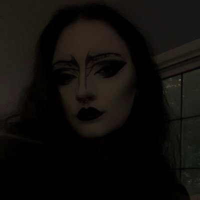 25 || she/her || idk I just love women || CM, GoT, SVU, etc etc