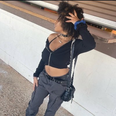 I’m there when you’re lonely 🤫
LOOKIN FOR SLUTS 4 CONTENT