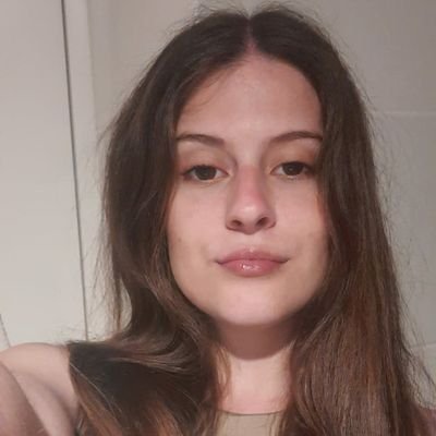 Propios y ajenos.
Lic. en miedo de decir lo que estudio y no recibirme más.
Bonaerense, capricornio, feminista, progre y pobre.