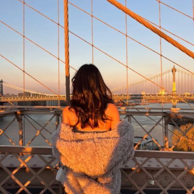 ravlavin's profile picture. Just a girl, standing in front of the world, ready to shine 🌟💫