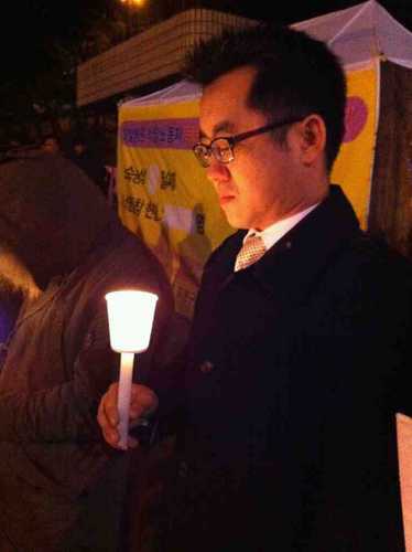 서울에서 직장을 다니고 쌍문4동에 살고 있습니다.진보를 바라고 삶과 제가 앞으로 계속 살아갈 이 나라에 대해 좀더 고민하고 활동있는 생활을 하고자 청년입니다 ^^