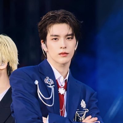 sparklingw0man's profile picture. the ultimate multifan🙋🏽‍♀️