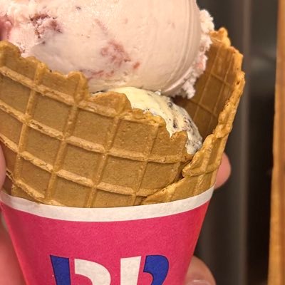 bacgk_rom's profile picture. 🍨