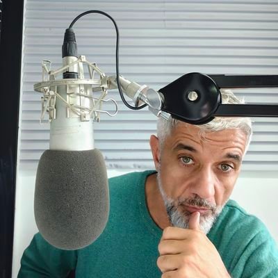 Locutor Nacional. M.N. 6829 nacido en La Plata. Pincharrata Locutor Radio Universidad de La Plata Locutor de Presidencia de la Universidad Nacional de La Plata