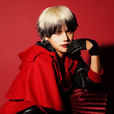 🕊 @UsoGri_official 緑色¦広島県出身¦映像制作 / デザイン / 振り付け¦11月13日(火) 初めてのバンドセットワンマン 🎫 🔗 https://t.co/uqIePie4Ni ⋆˙⟡