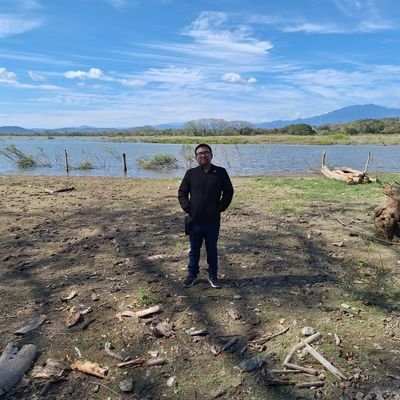 Técnico en Ingeniería de Software. Desarrollador de app de escritorio movíl y web con tecnologías de Microsoft.