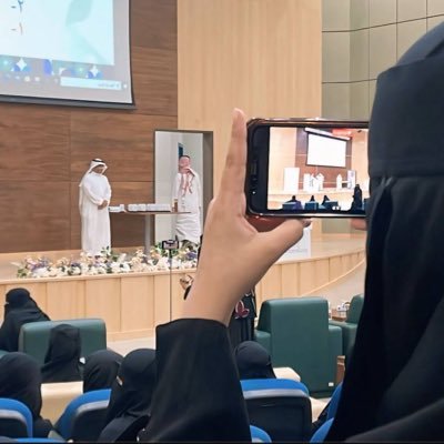 طالبة تخصص الإعلام الرقمي في @taibahu | رئيسة فريق التصوير في إشعار(الفريق الإعلامي لقسم الإتصال والإعلام) | عضوة في @abaadclub