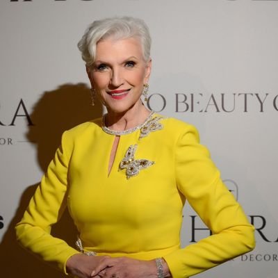 Bestselling International Author of A Woman Makes
A Plan📖 Doctor of Dietetics👨🎓 Supermod 😄💃
#ItsGreatToBe76 Manager: anna@mayemusk.com