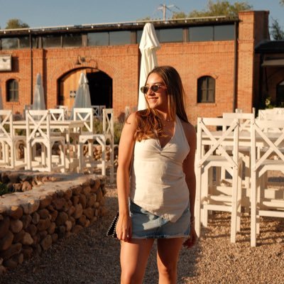 ArantxaHusseini's profile picture. XXIV. “Inhale sky. Exhale stars.” ✨