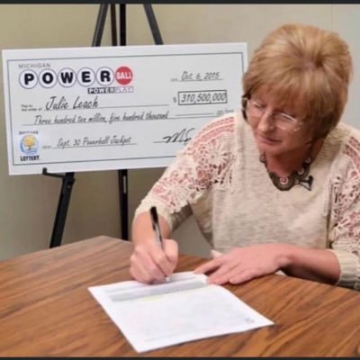 I'm Julie leach the $310,500 million power vall lottery winner. I'm am giving out $40,000 each to my followers till I reach 1k, I'm picking randomly