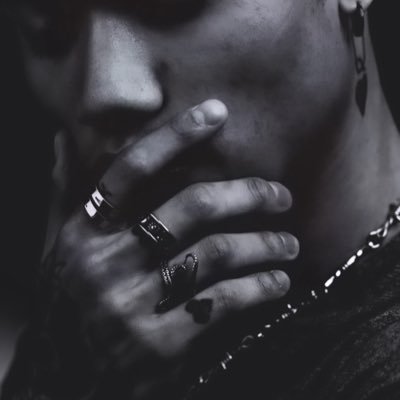 spookyvampyre's profile picture. Seattle. Tcg player. Bunny owner. Stylish ghoul. Vamp life. Non-binary ( they / them ) 🏳️‍🌈🏳️‍⚧️